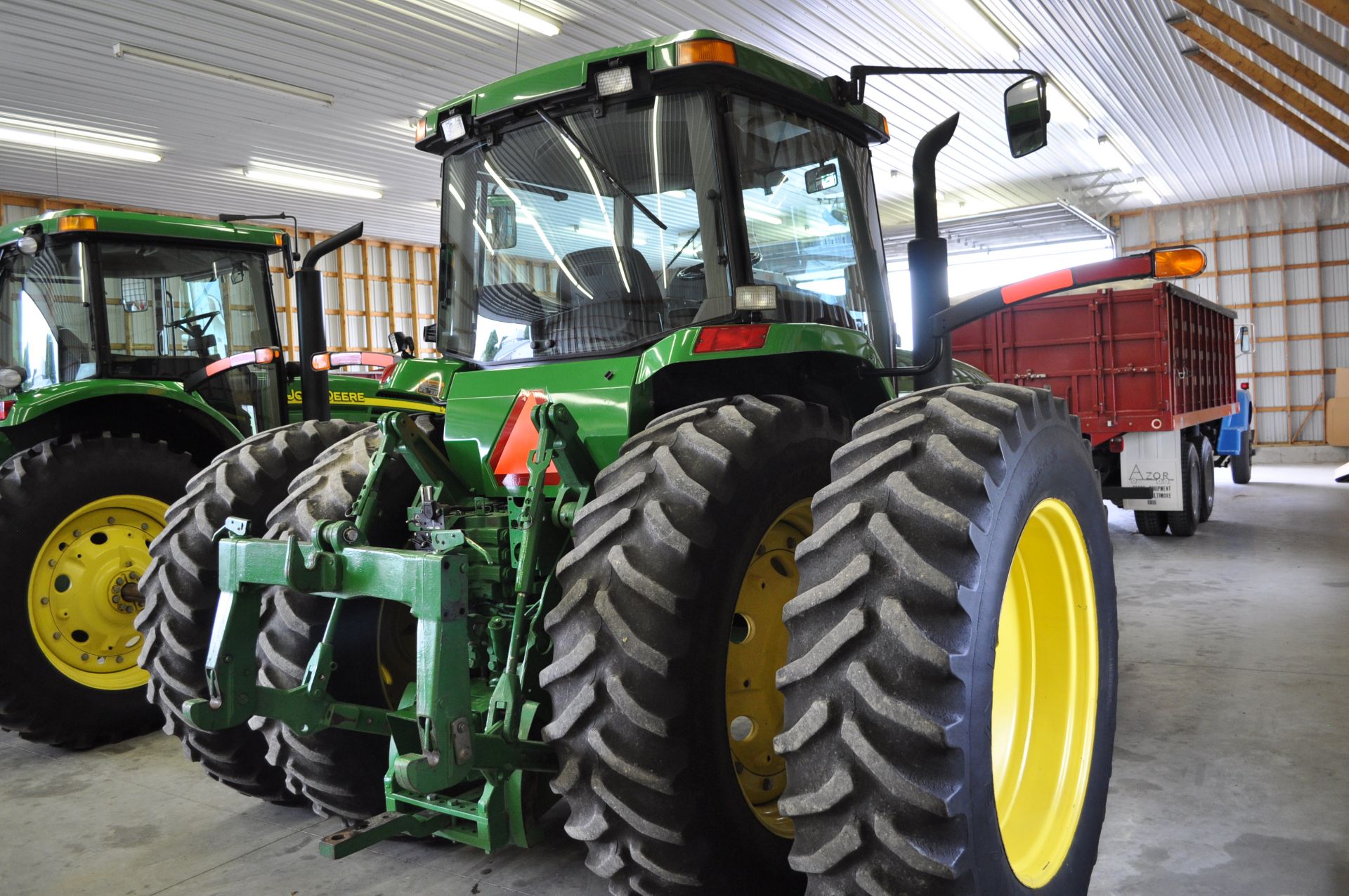 John Deere 8100 tractor, 18.4 R 42 duals, 380/85 R 30 tires, MFWD, powershift, 3 hyd remotes - Image 3 of 24