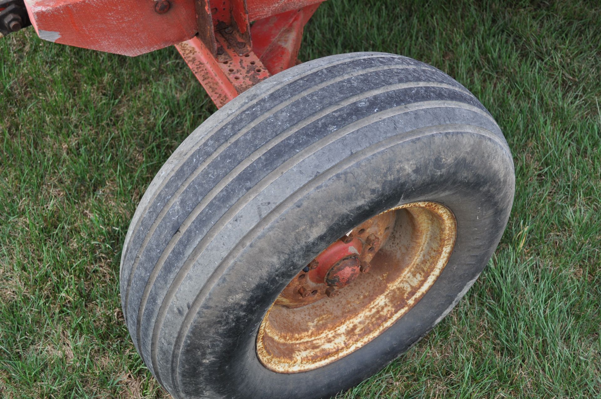 250 bu gravity bed wagon - Image 5 of 9