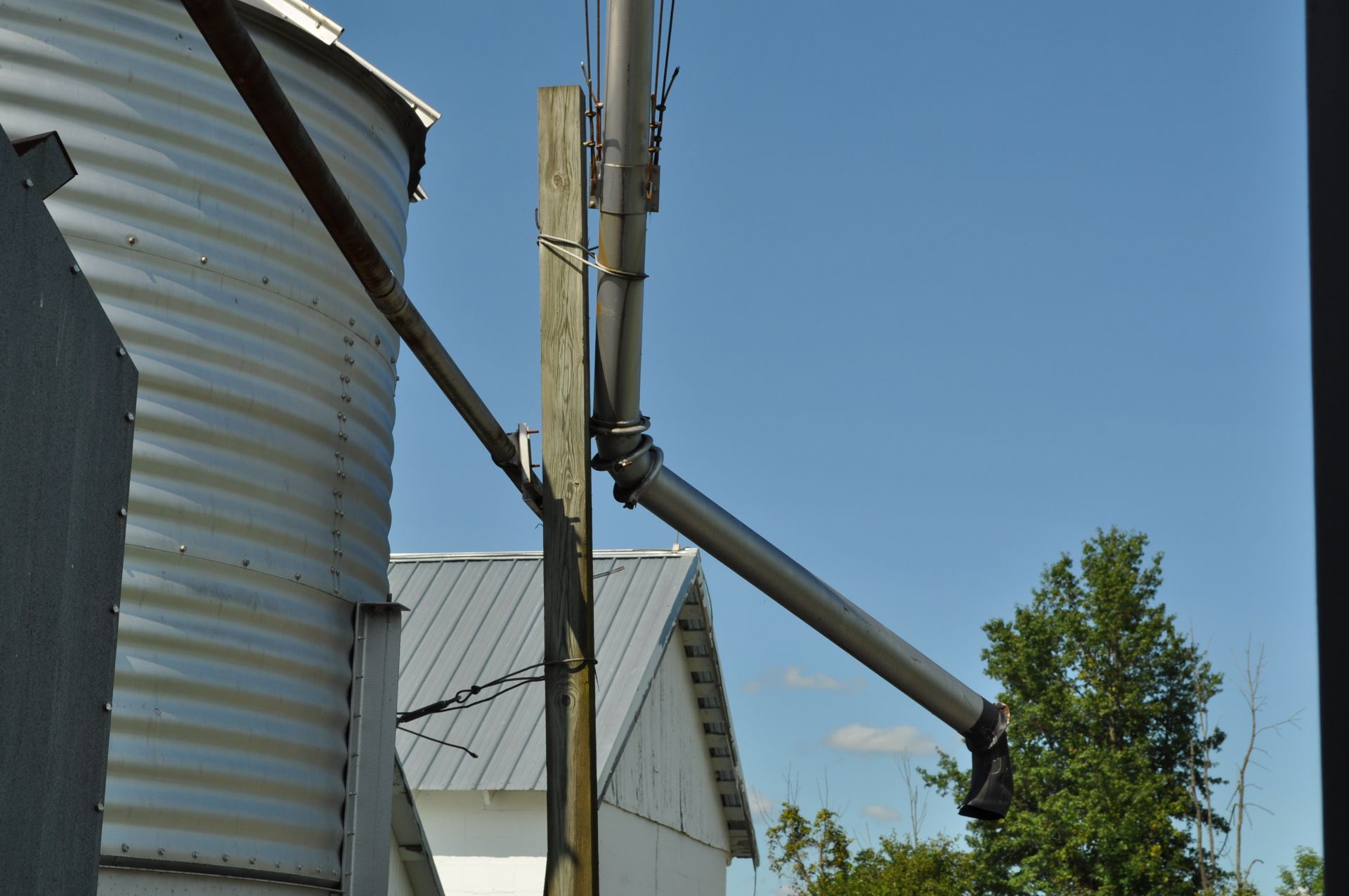 70’ Hance grain leg, 1500 bph, 7” buckets poly on 6” spacing, 8 hole distributor, 4 down spouts - Image 10 of 10