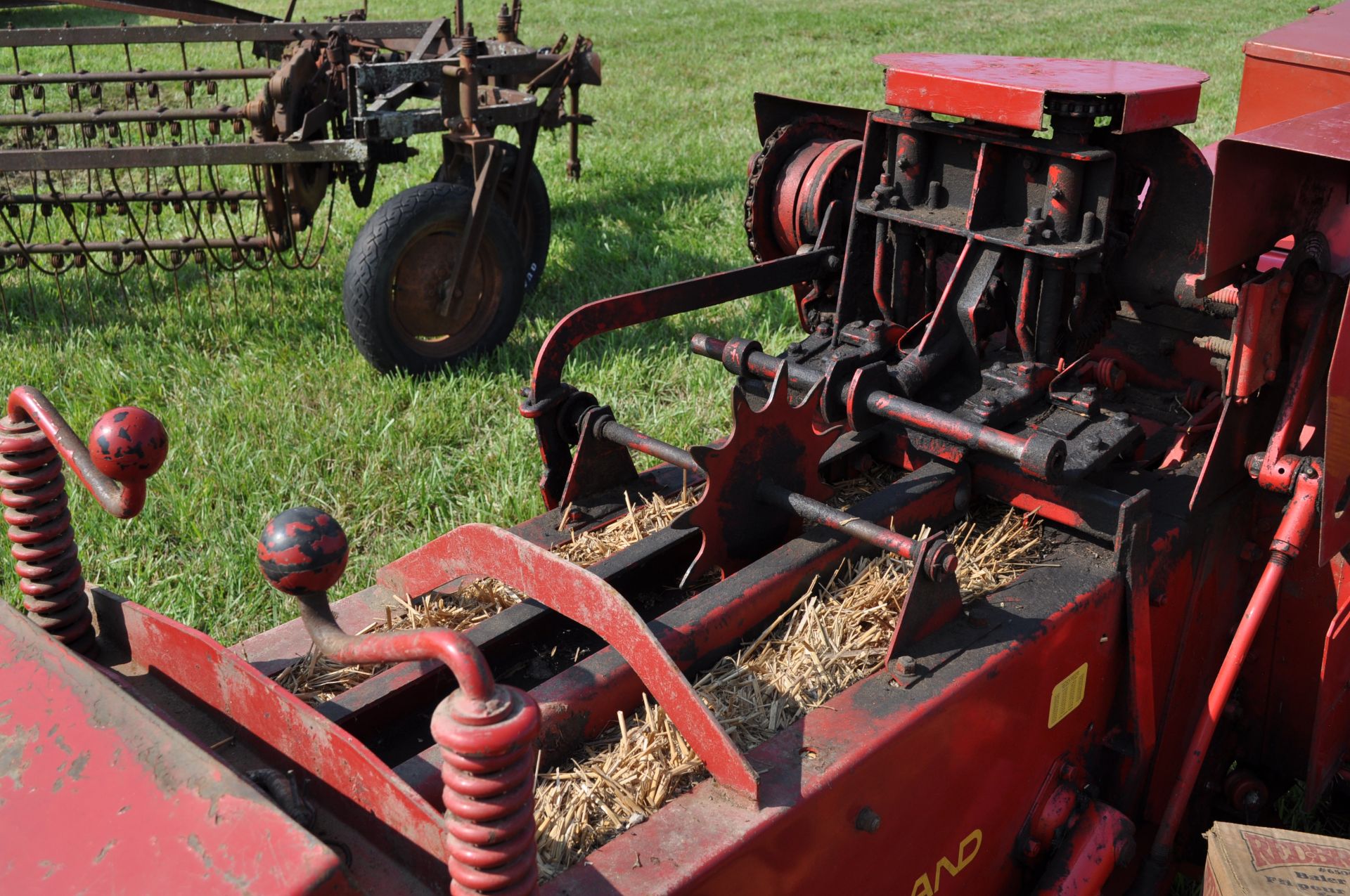 New Holland 273 square baler, 540 pto, wire tie, folding chute, SN 123572 - Image 8 of 12