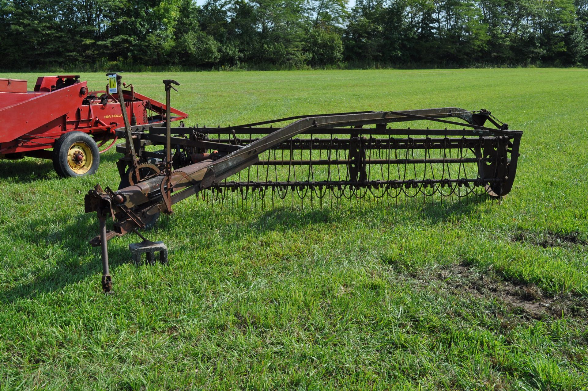 11’ Allis Chalmers 4-bar hay rake, 540 pto, manual raise/lower