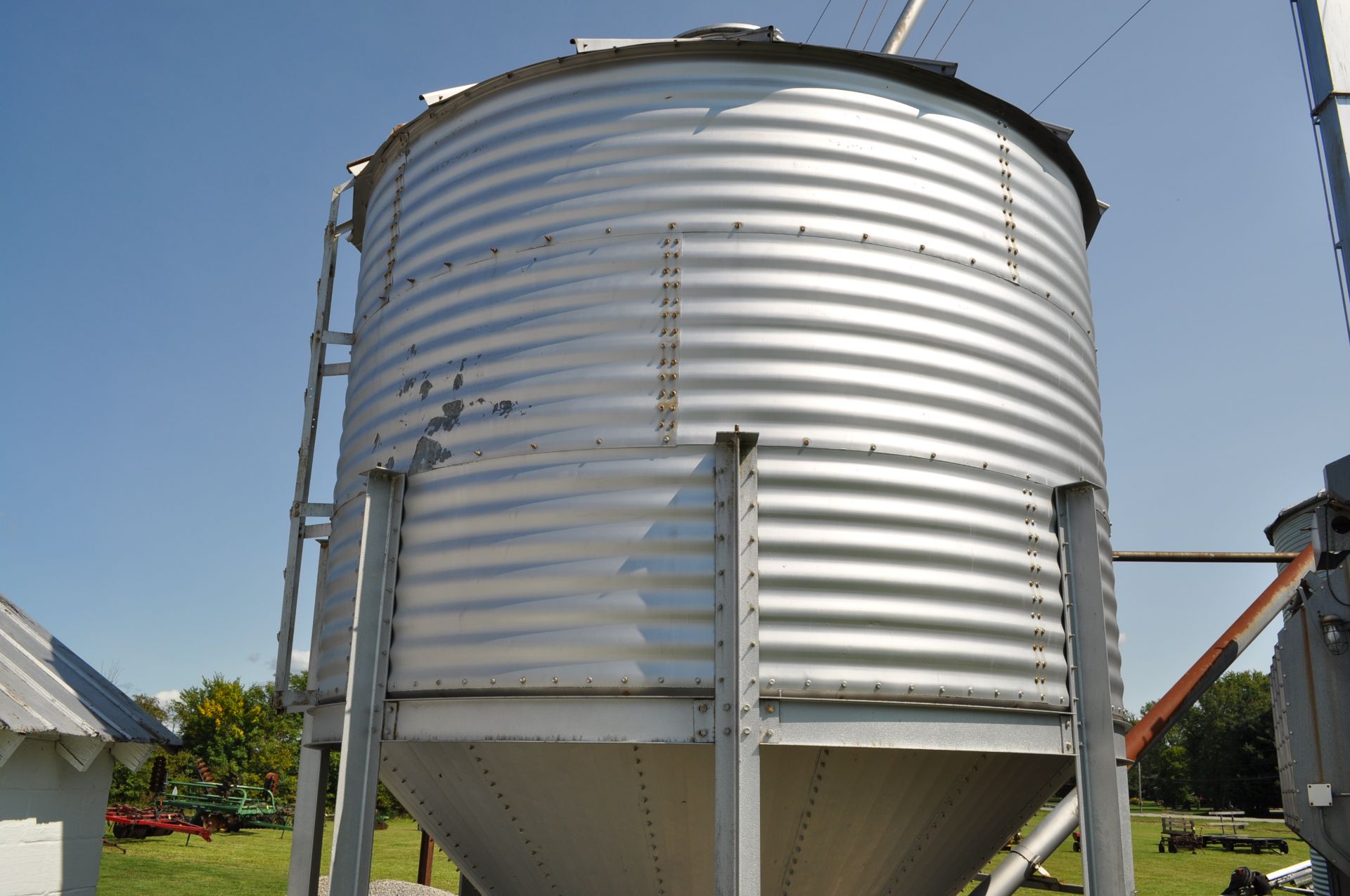 13’ x 3’ wide ring 1000 bushel hopper bottom Wet Bin, 6” elec top drive unload auger - Image 8 of 9