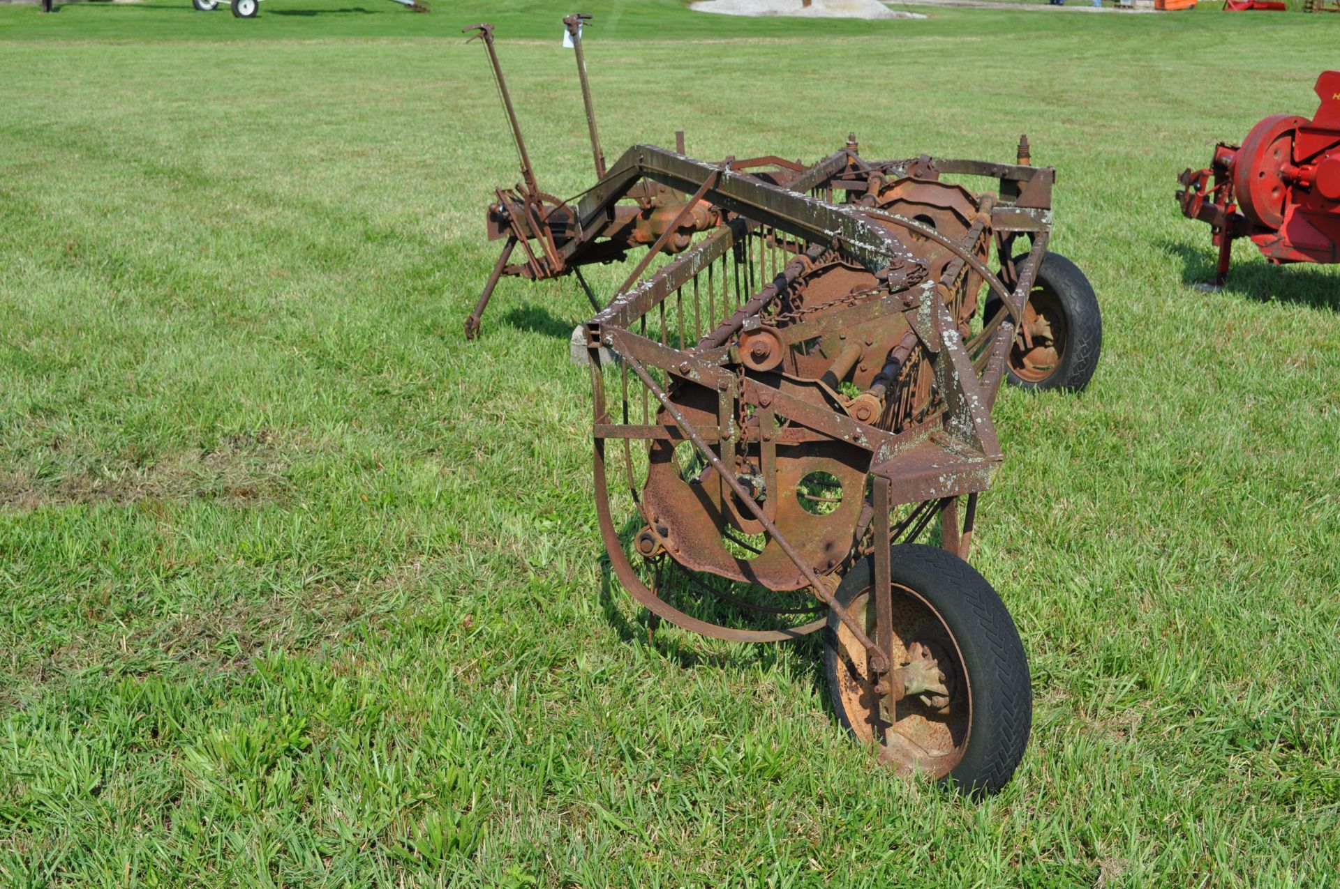 11’ Allis Chalmers 4-bar hay rake, 540 pto, manual raise/lower - Image 4 of 9