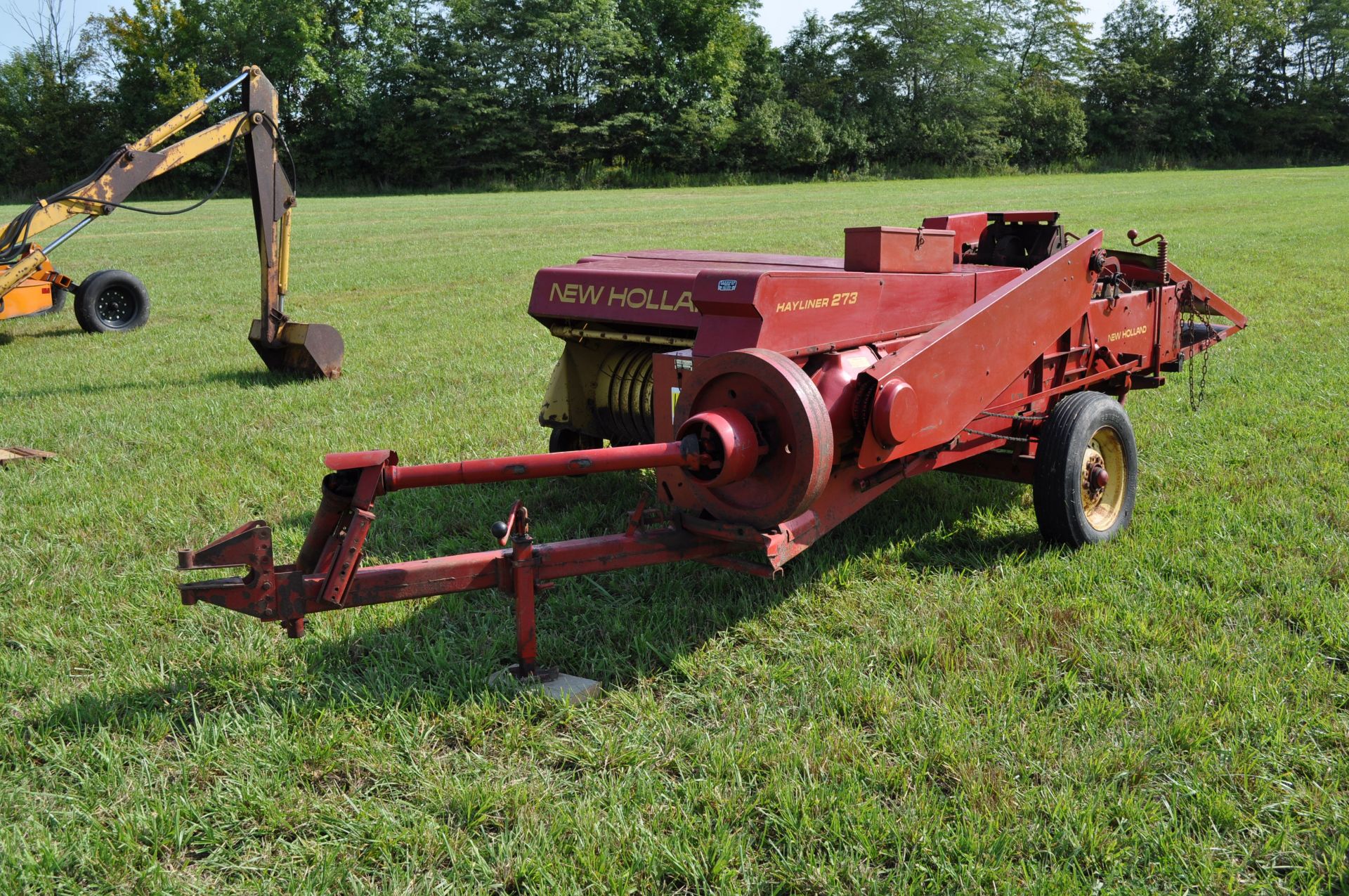 New Holland 273 square baler, 540 pto, wire tie, folding chute, SN 123572