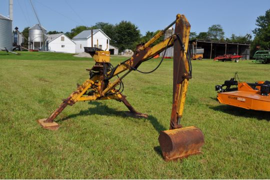 Long 3 pt backhoe, 540 pto pump, 28” bucket - Image 4 of 13