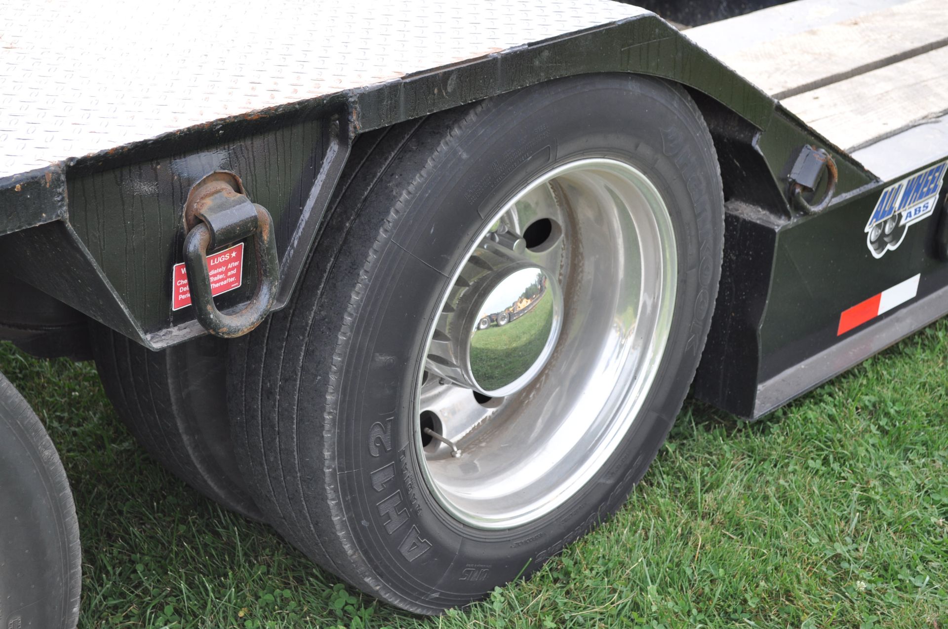 2003 35 ton Eager Beaver hyd detach trailer, 27’ well, tandem axle, air ride, 255/70R22.5 tires, - Image 17 of 19