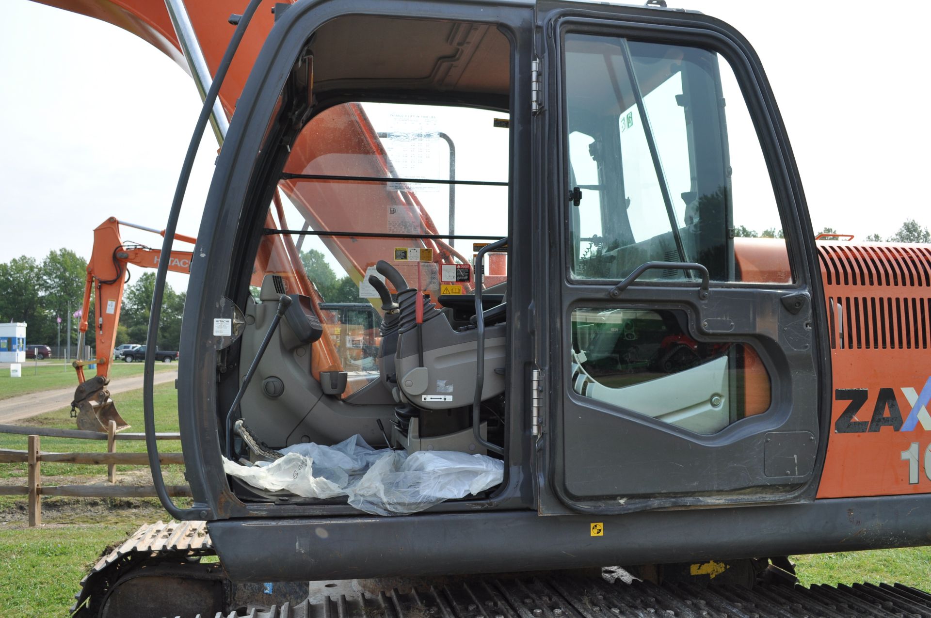 Hitachi ZX 160 LC-3 excavator, 28” steel pads, C/H/A, 5' smooth bucket, hyd coupler, aux boom hyd - Image 23 of 34