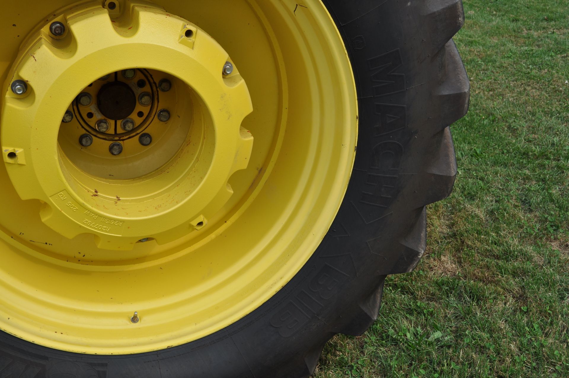 John Deere 8370R tractor, MFWD, Michelin Mach X Bib 620/70R46 rear duals, 600/70R30 front, IVT, ILS - Image 8 of 46