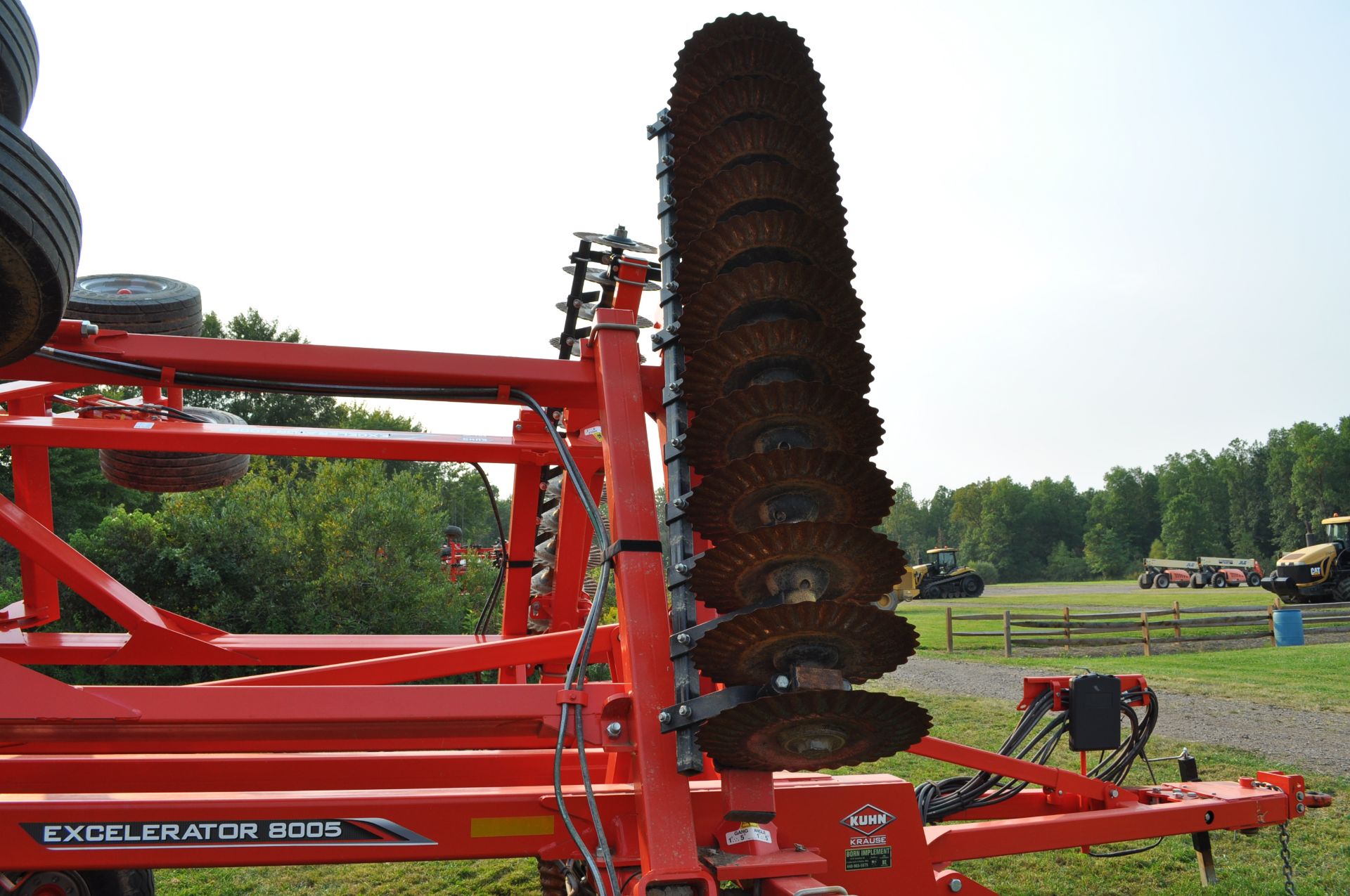 2018 30’ Kuhn Krause 8005 Excelerator vertical till, hyd fold, hyd angle, hyd down pressure spider - Image 23 of 25