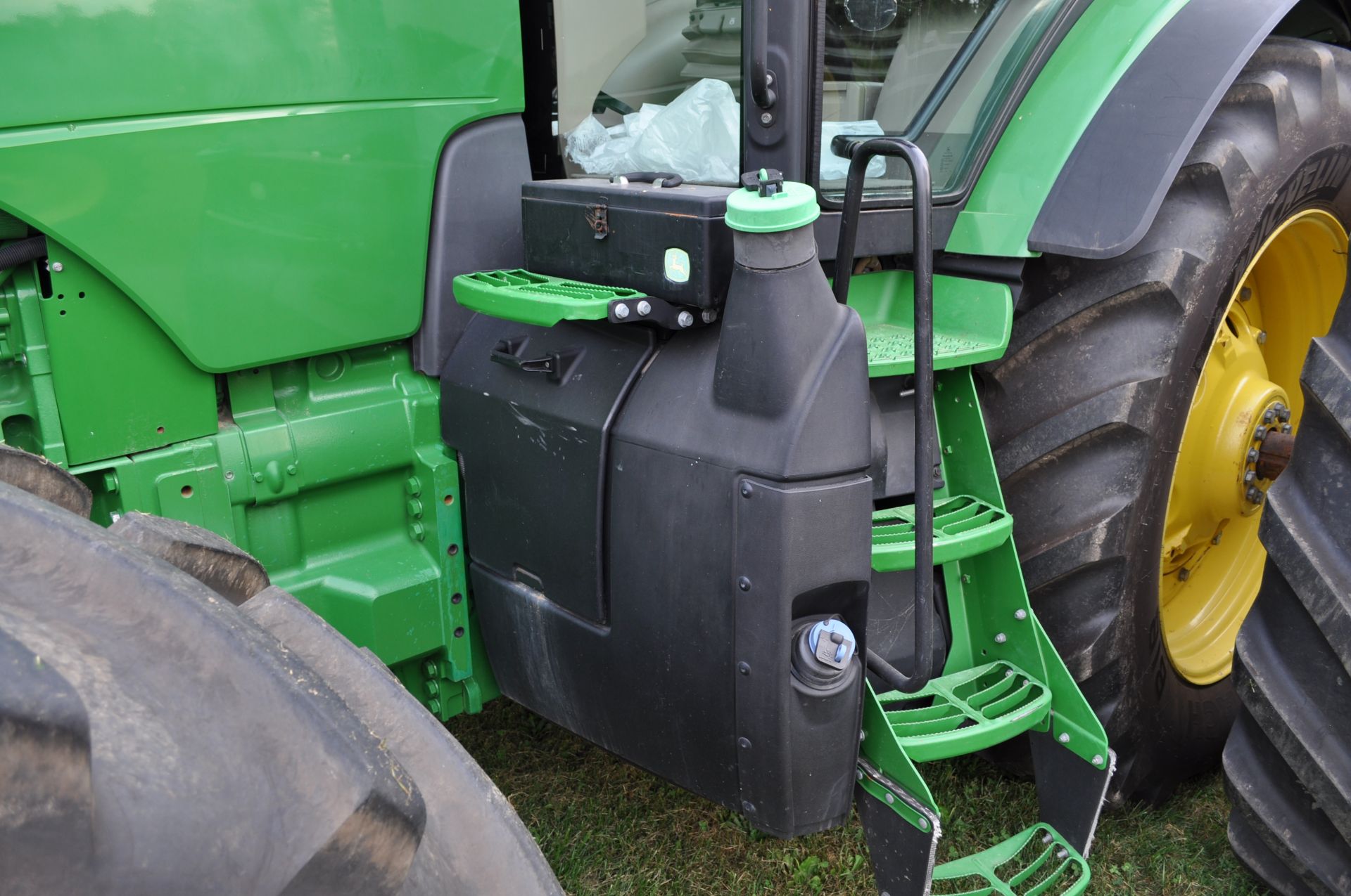 John Deere 8370R tractor, MFWD, Michelin Mach X Bib 620/70R46 rear duals, 600/70R30 front, IVT, ILS - Image 35 of 46