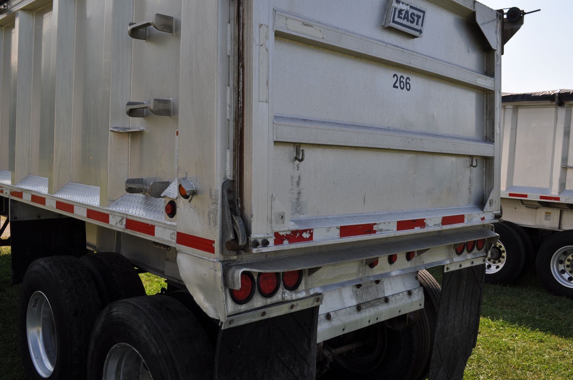 2010 28’ East alum dump trailer, alum frame, tandem axle, spring ride, alum wheels, 11R22.5 tires - Image 10 of 20