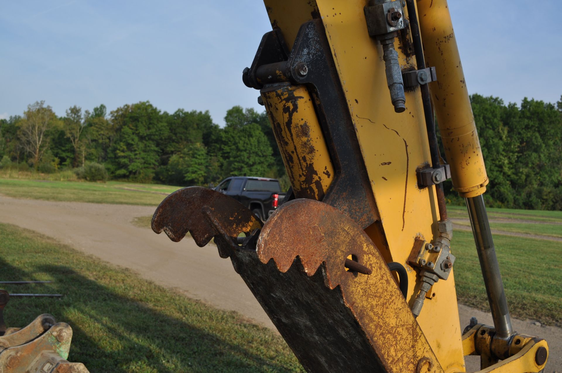 John Deere 75C excavator, 18” rubber pads, C/H/A, 8’ blade, 4' smooth bucket, manual coupler - Image 12 of 38