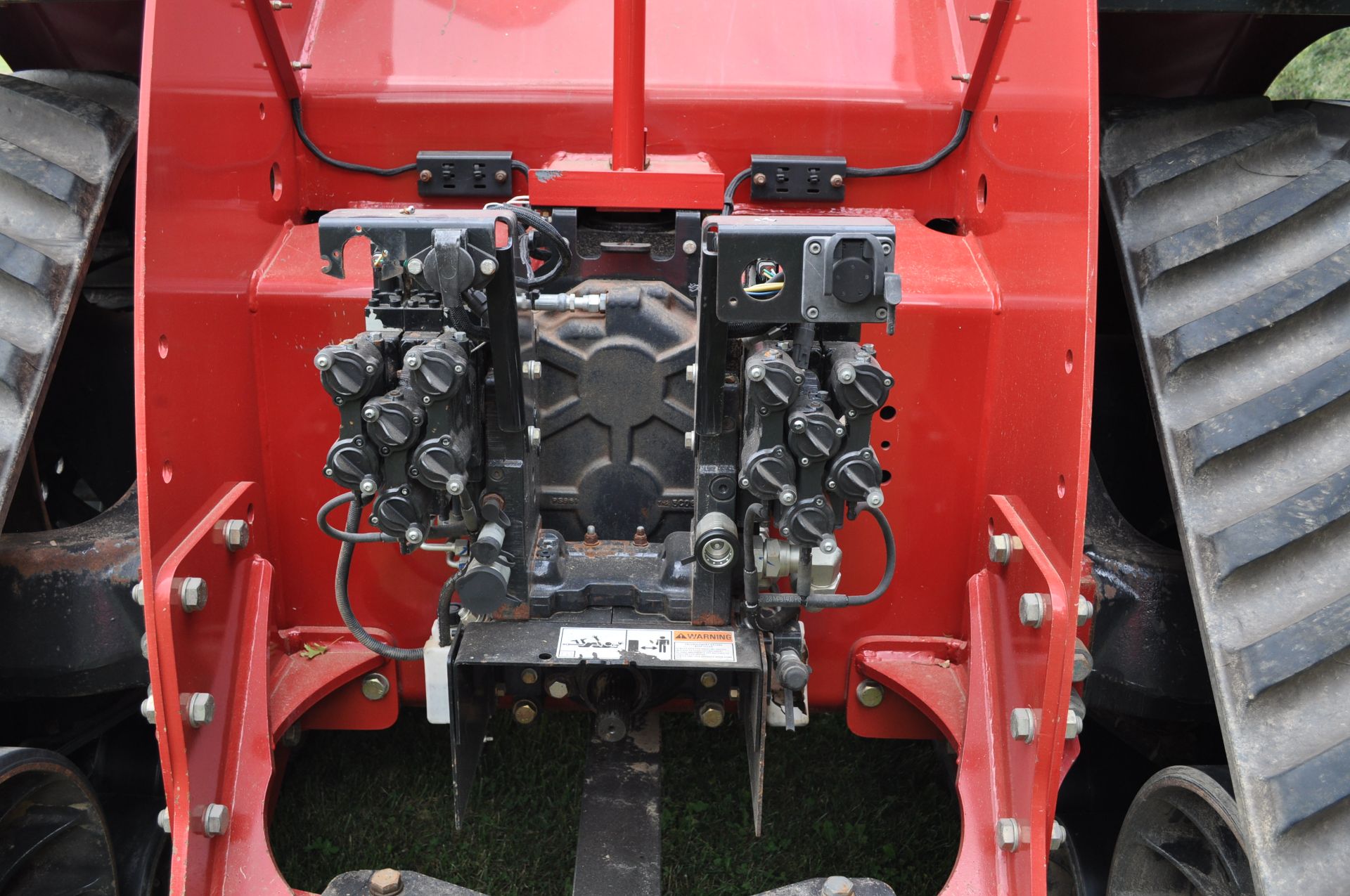 2015 Case IH 540 QuadTrac tractor, powershift, 30” belts, 6 hyd remotes, 1000 PTO, ag drawbar - Image 11 of 35