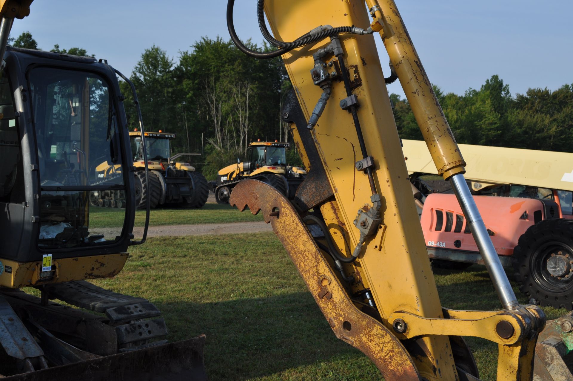John Deere 75C excavator, 18” rubber pads, C/H/A, 8’ blade, 4' smooth bucket, manual coupler - Image 11 of 38