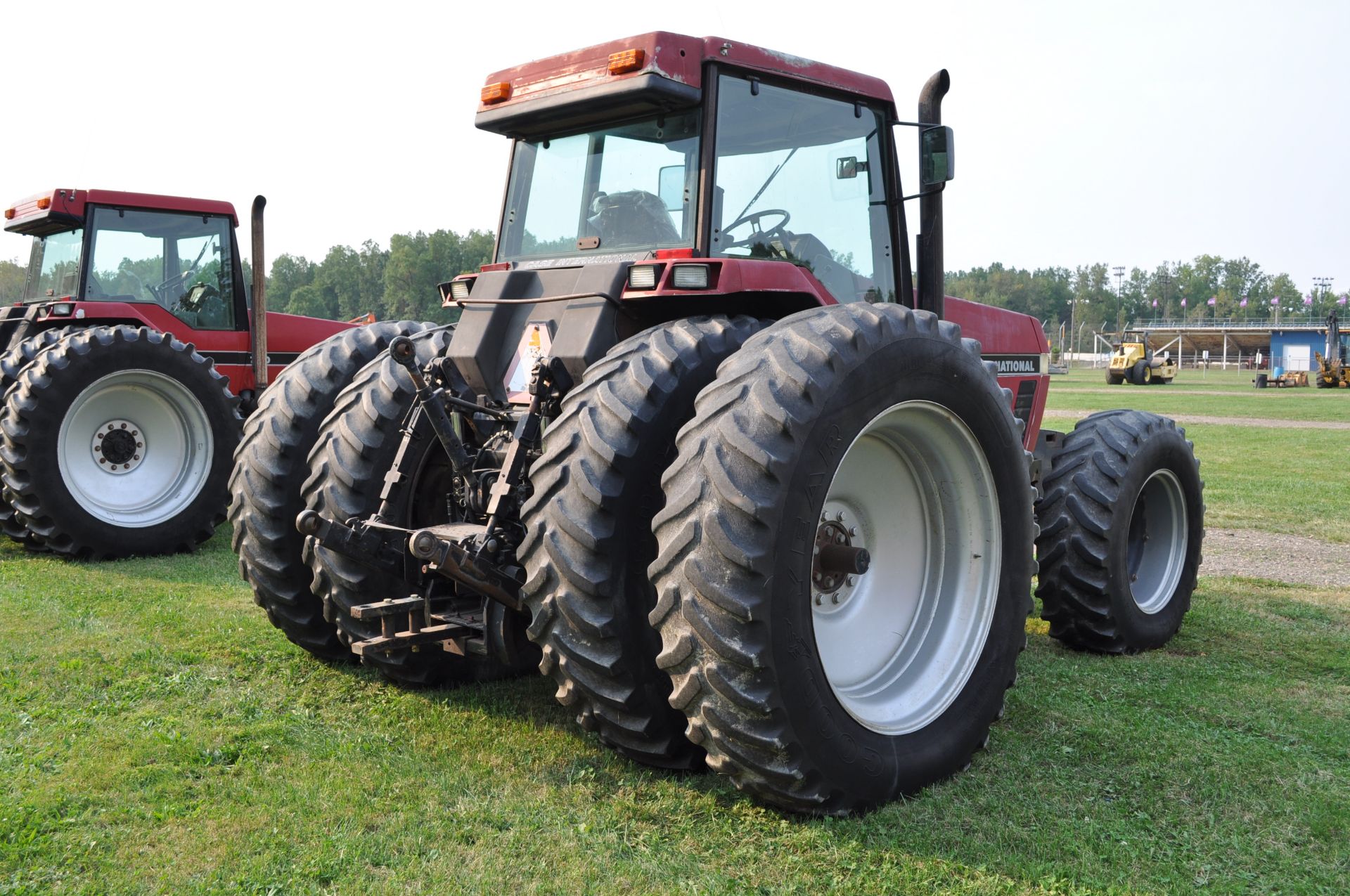 Case IH 7150 tractor, MFWD, C/H/A, 18.4R46 rear duals, 16.9R30 front, 18F 4R powershift - Image 3 of 29