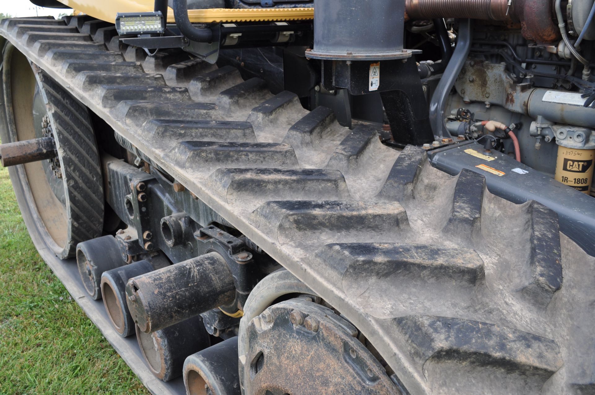 Challenger MT865 track scraper tractor, CAT C-16 engine, 512 hp, 16 spd powershift, 30” belts - Image 15 of 39