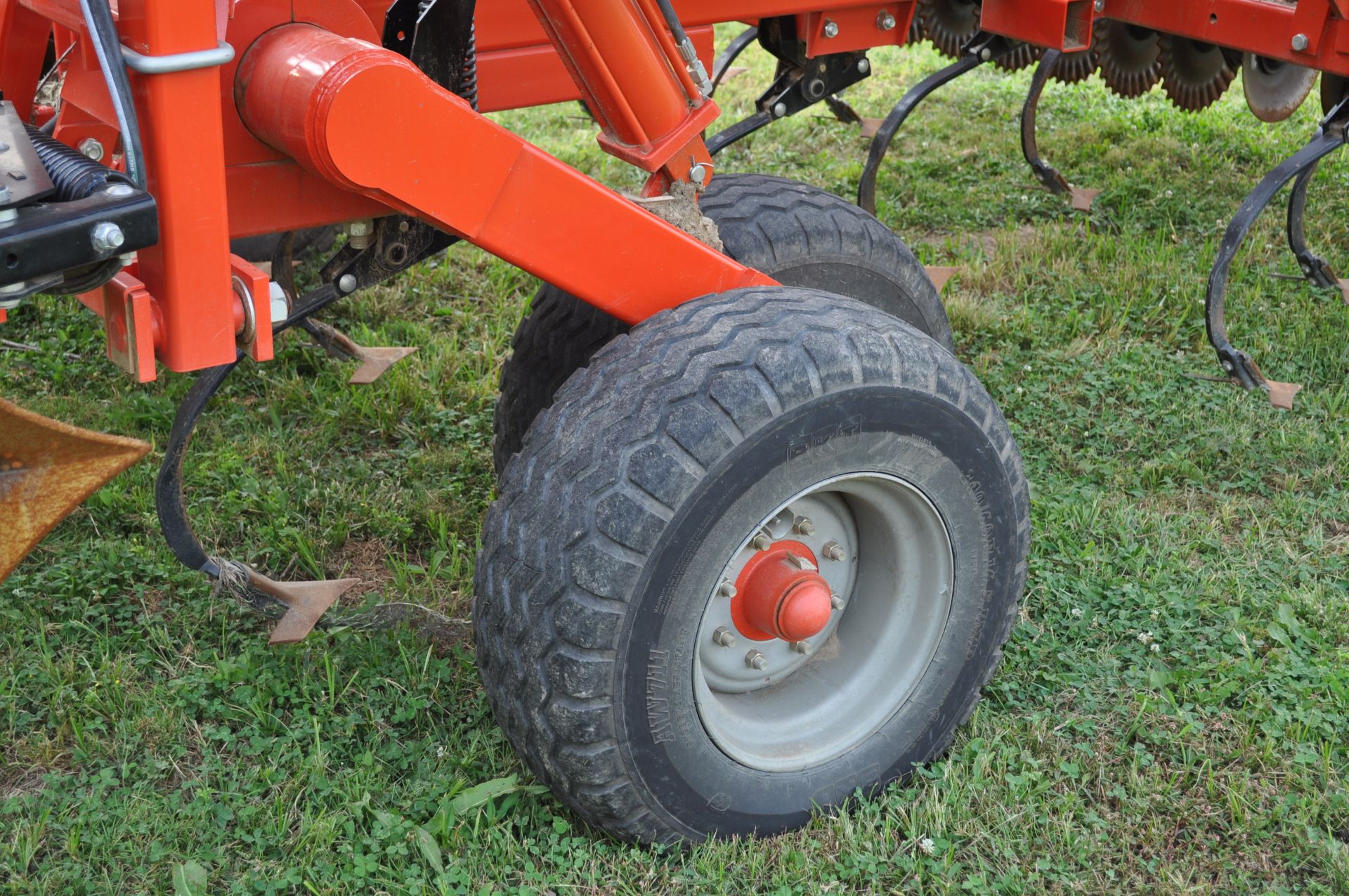 2019 36’ Kuhn Krause Landsman 6205 soil finisher, hyd double fold, front Excalibur blades - Image 20 of 23