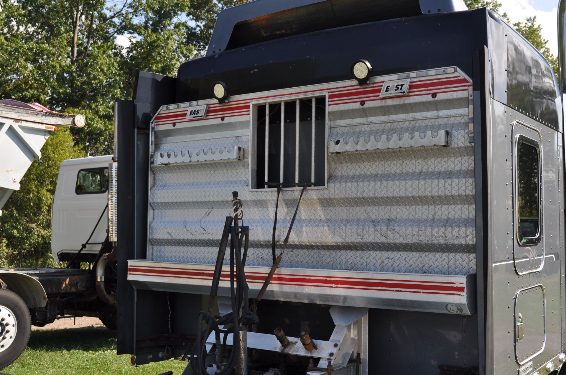 2003 Kenworth W900 semi truck, 72” sleeper, Cummins N-14 red top, 13 spd Eaton, shows 254,079 miles - Image 20 of 43