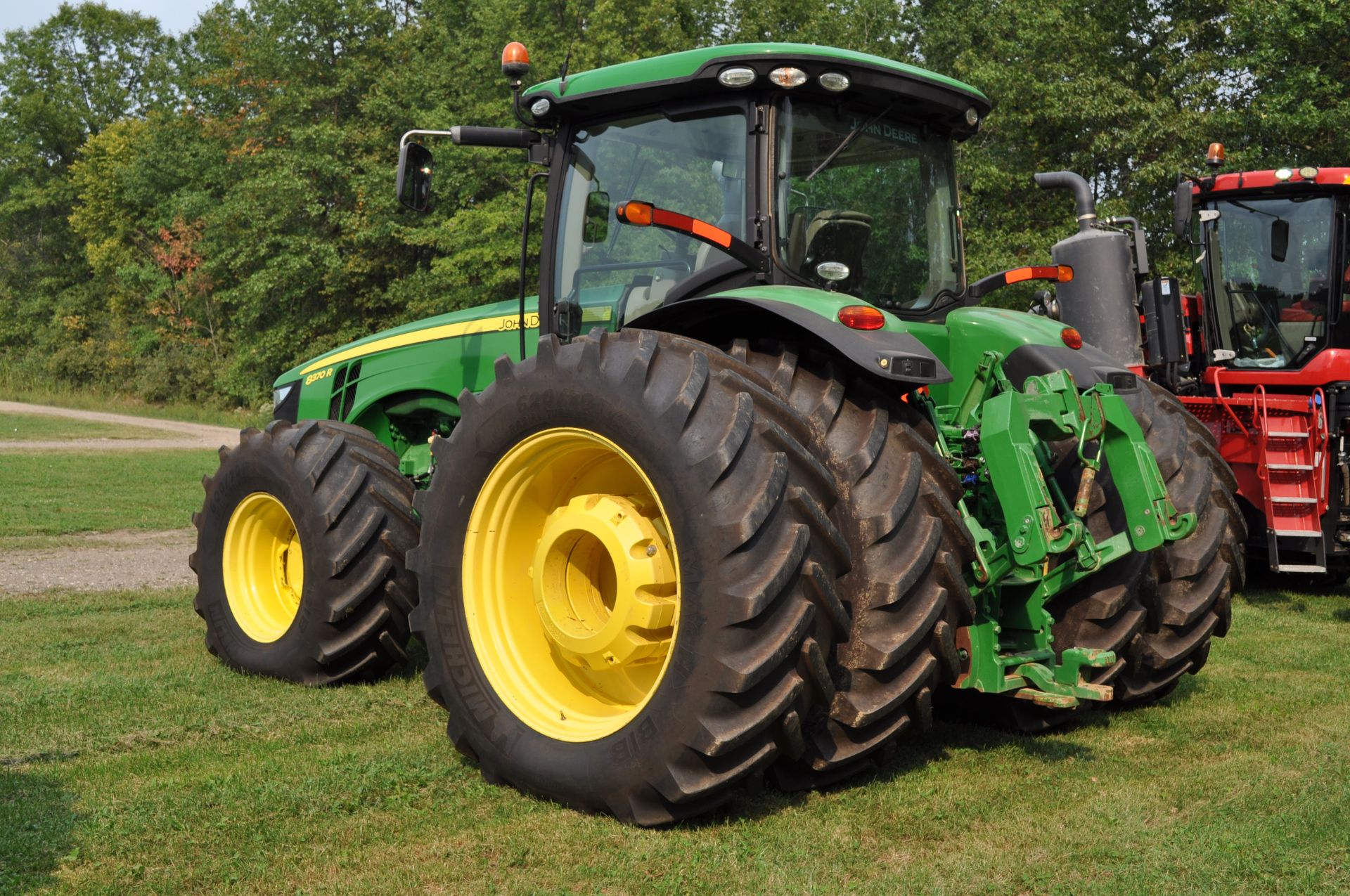 John Deere 8370R tractor, MFWD, Michelin Mach X Bib 620/70R46 rear duals, 600/70R30 front, IVT, ILS - Image 4 of 46