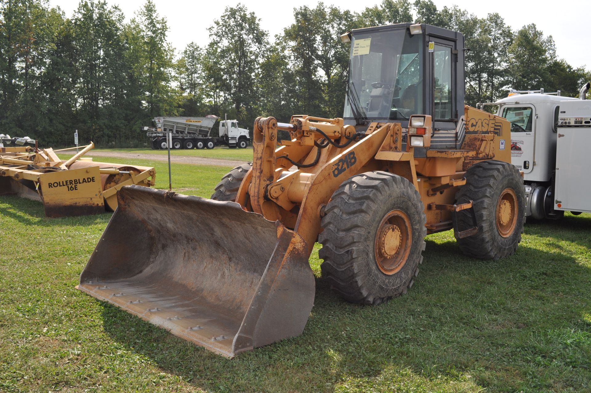 Case 621B payloader, C/H/A, 20.5-25 tires, 102” bucket, hyd quick attach, self-leveling