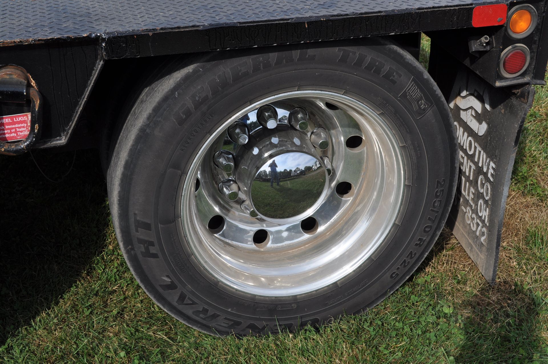 2003 35 ton Eager Beaver hyd detach trailer, 27’ well, tandem axle, air ride, 255/70R22.5 tires, - Image 14 of 19