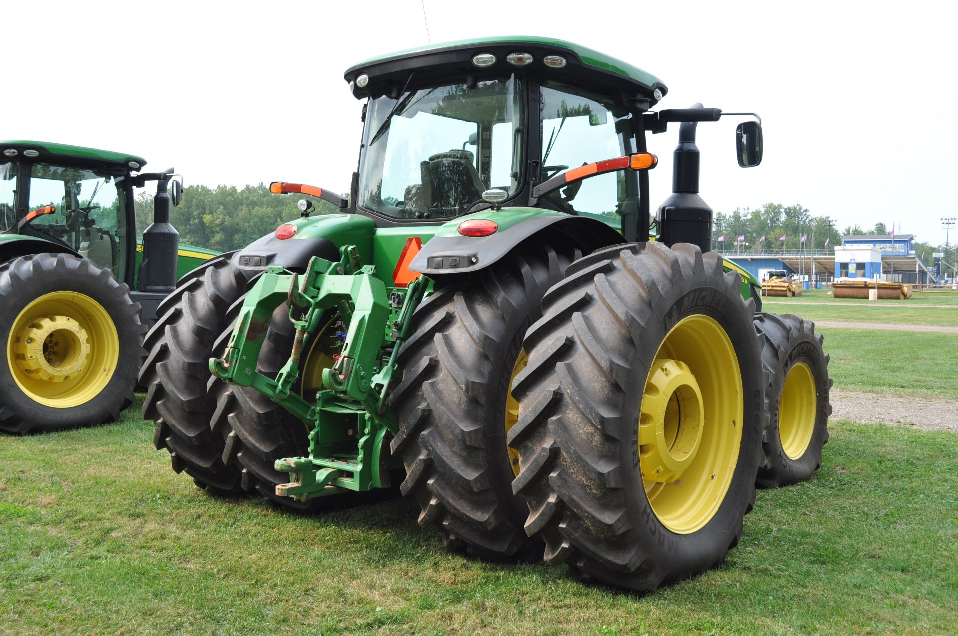 John Deere 8370R tractor, MFWD, Michelin Mach X Bib 620/70R46 rear duals, 600/70R30 front, IVT, ILS - Image 3 of 46