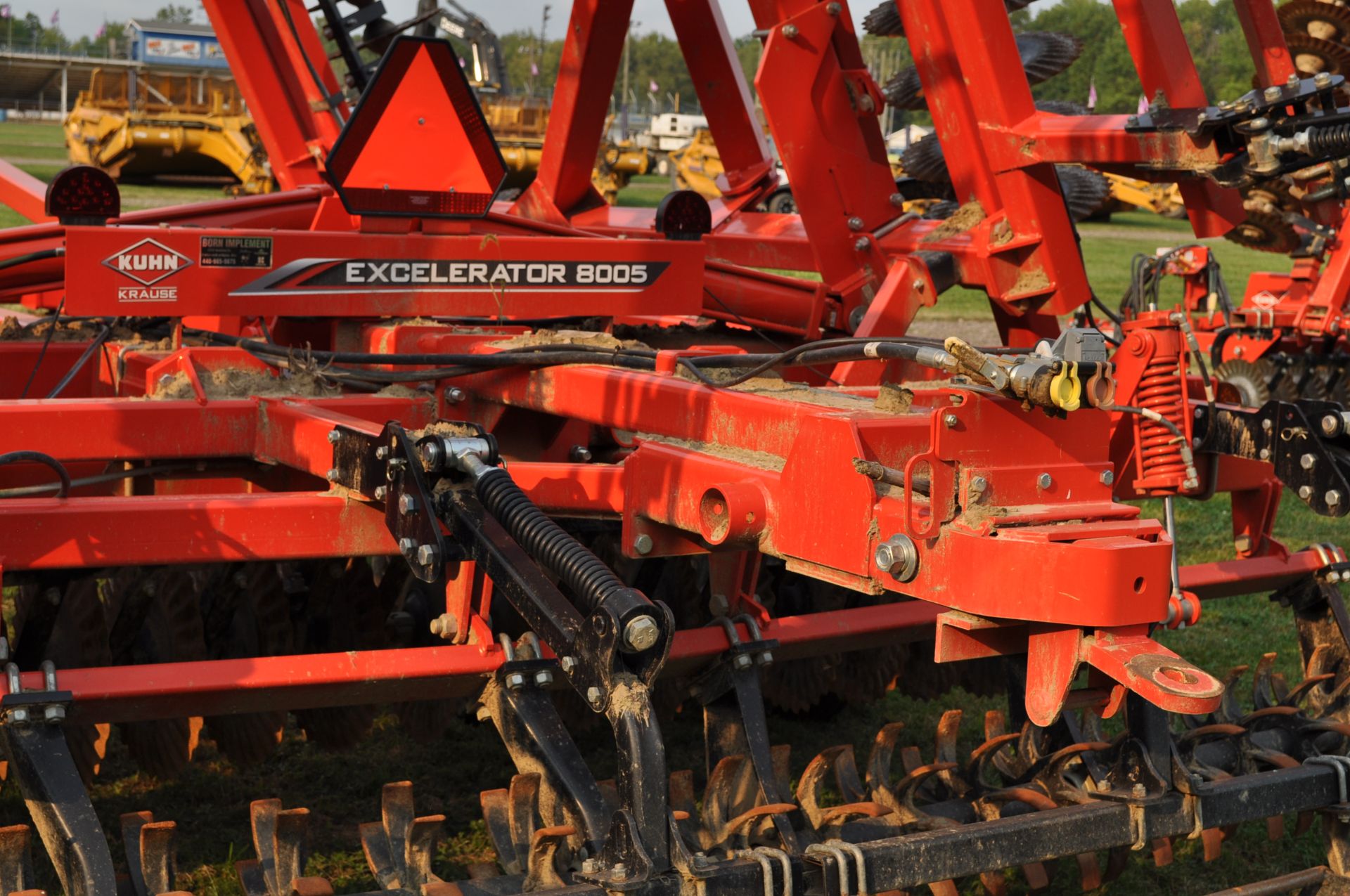 2018 30’ Kuhn Krause 8005 Excelerator vertical till, hyd fold, hyd angle, hyd down pressure spider - Image 17 of 25