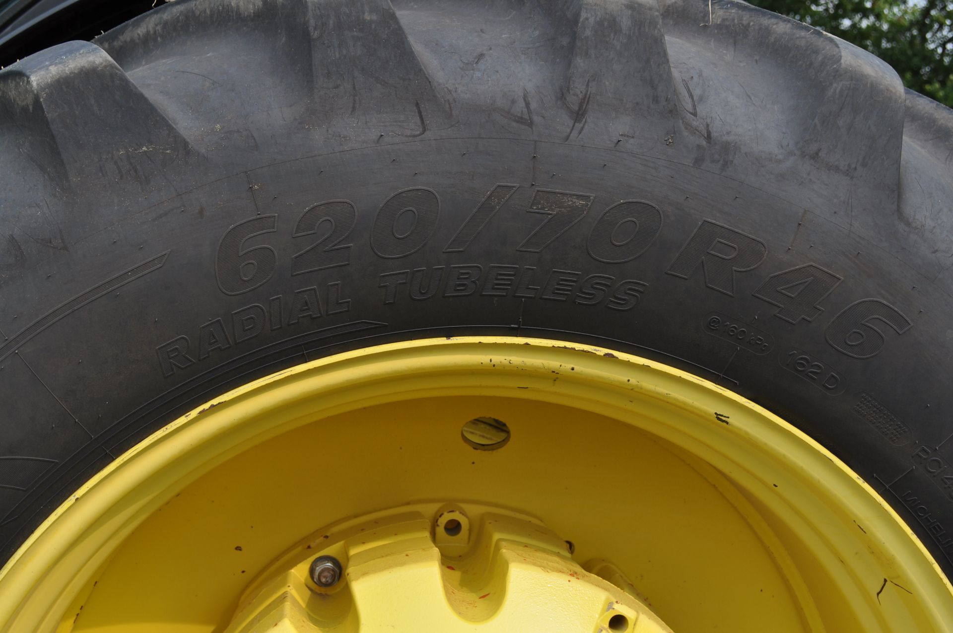 John Deere 8370R tractor, MFWD, Michelin Mach X Bib 620/70R46 rear duals, 600/70R30 front, IVT, ILS - Image 7 of 46