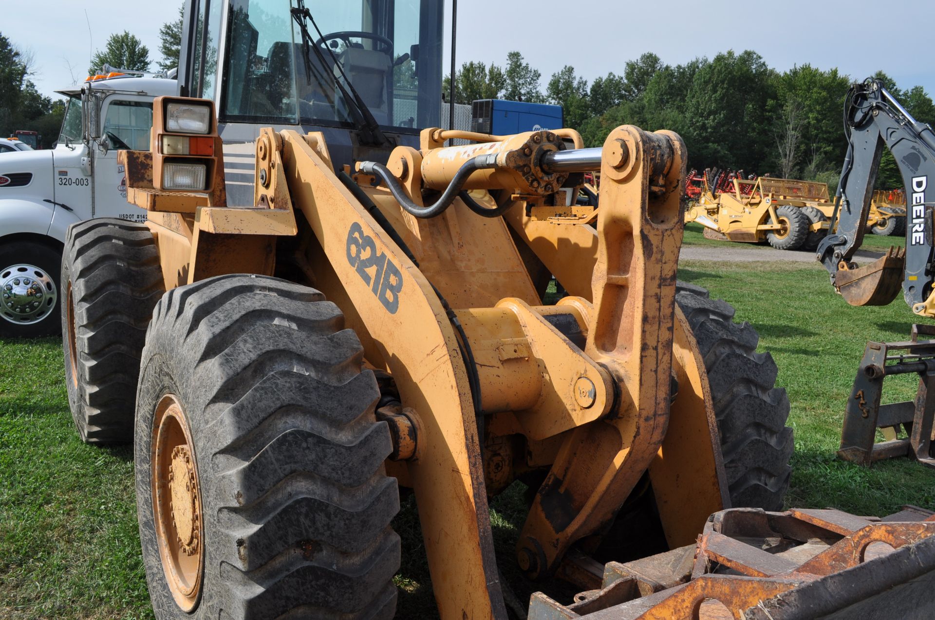 Case 621B payloader, C/H/A, 20.5-25 tires, 102” bucket, hyd quick attach, self-leveling - Image 11 of 23