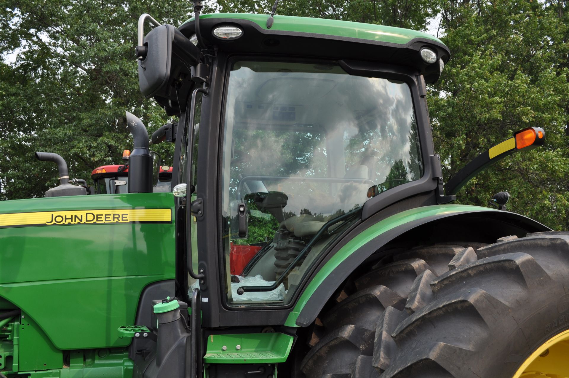 John Deere 8370R tractor, MFWD, Michelin Mach X Bib 620/70R46 rear duals, 600/70R30 front, IVT, ILS - Image 32 of 46