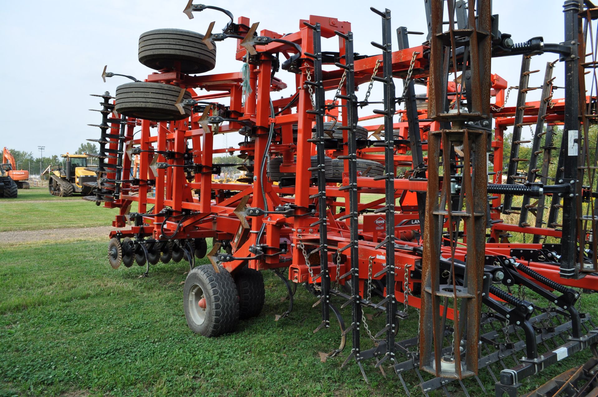 2019 36’ Kuhn Krause Landsman 6205 soil finisher, hyd double fold, front Excalibur blades - Image 17 of 23