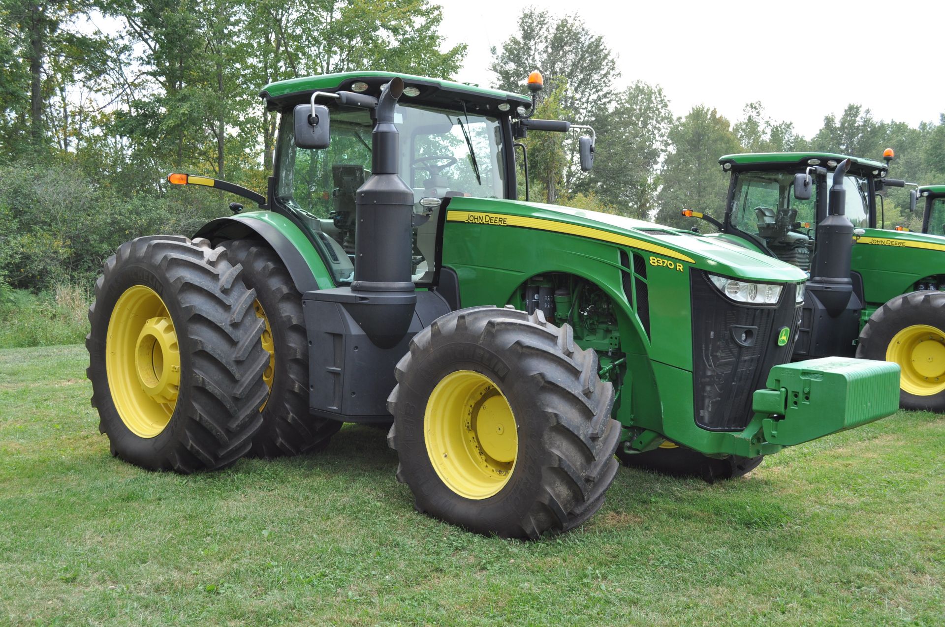 John Deere 8370R tractor, MFWD, Michelin Mach X Bib 620/70R46 rear duals, 600/70R30 front, IVT, ILS - Image 2 of 46