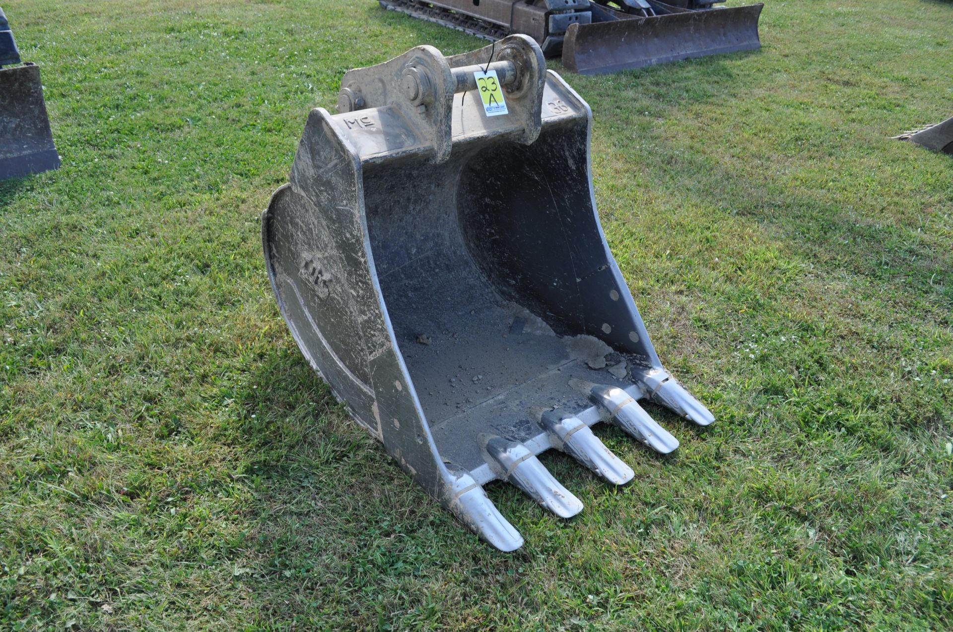 36" Rock bucket for John Deere 135D excavator - Image 2 of 4