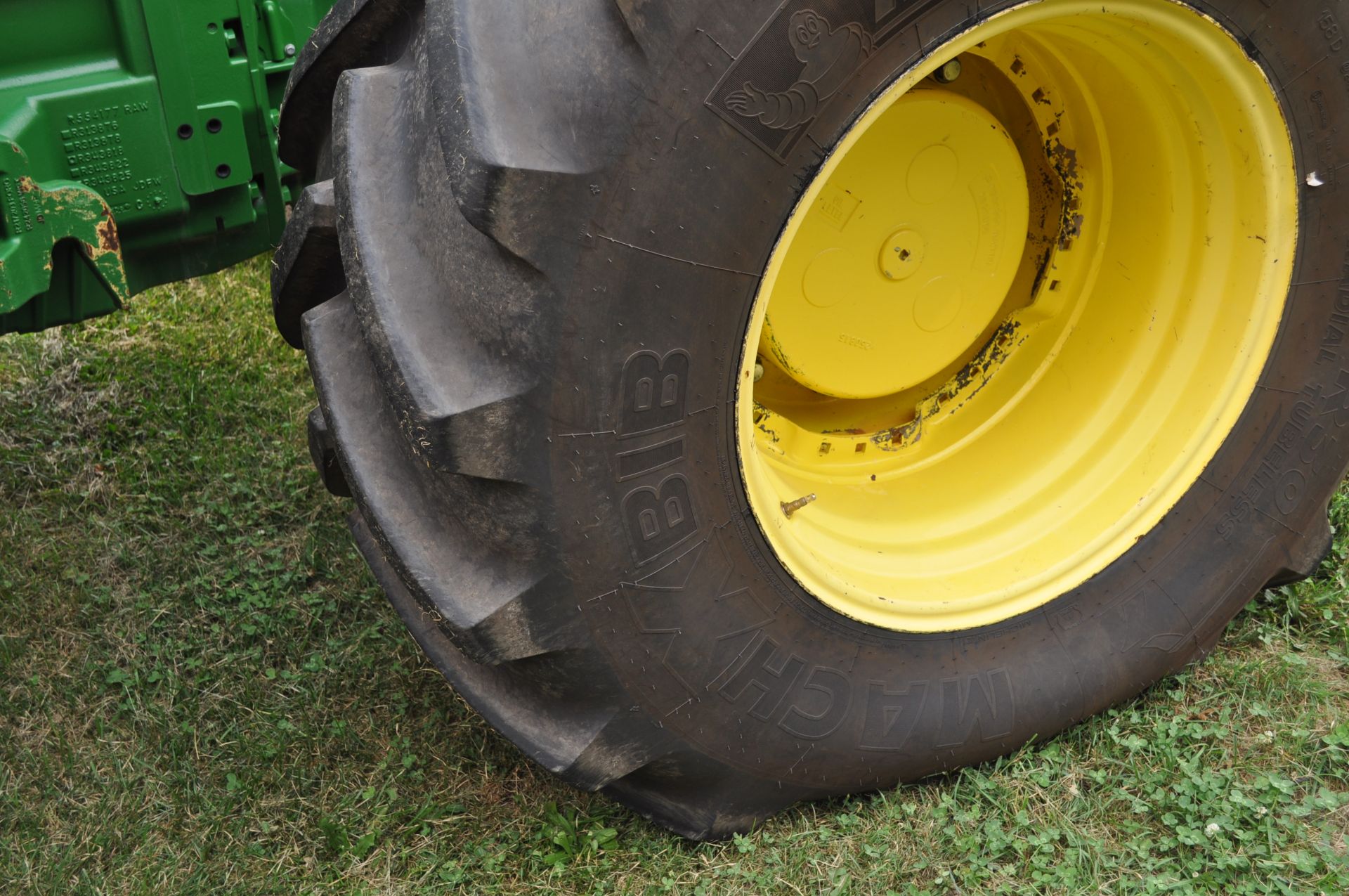 John Deere 8370R tractor, MFWD, Michelin Mach X Bib 620/70R46 rear duals, 600/70R30 front, IVT, ILS - Image 12 of 46