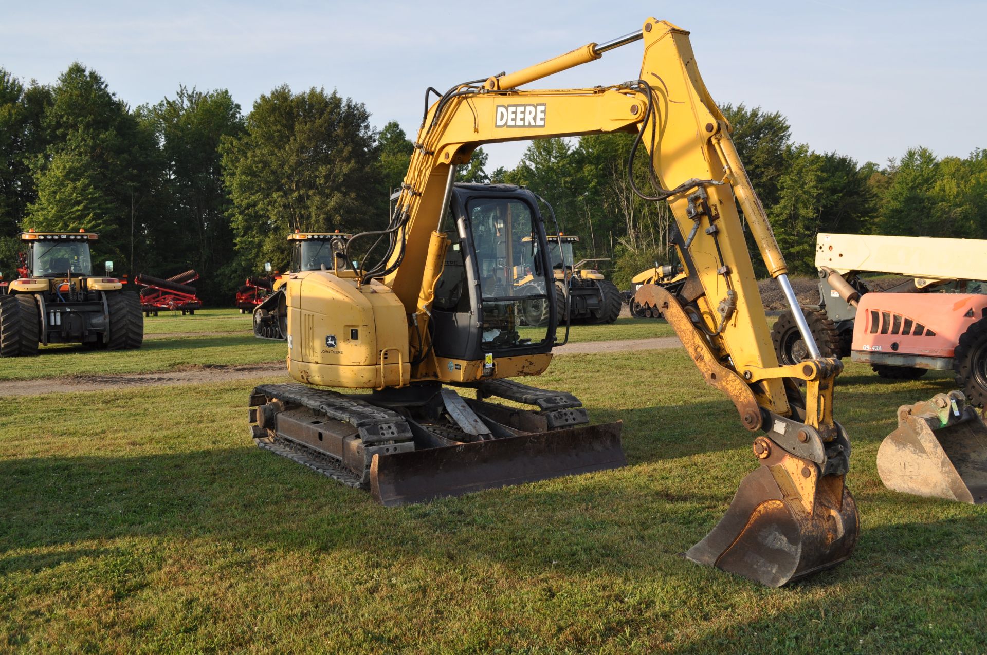 John Deere 75C excavator, 18” rubber pads, C/H/A, 8’ blade, 4' smooth bucket, manual coupler - Image 5 of 38