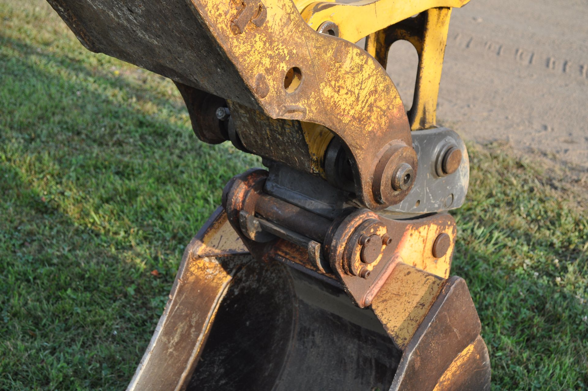 John Deere 75C excavator, 18” rubber pads, C/H/A, 8’ blade, 4' smooth bucket, manual coupler - Image 13 of 38