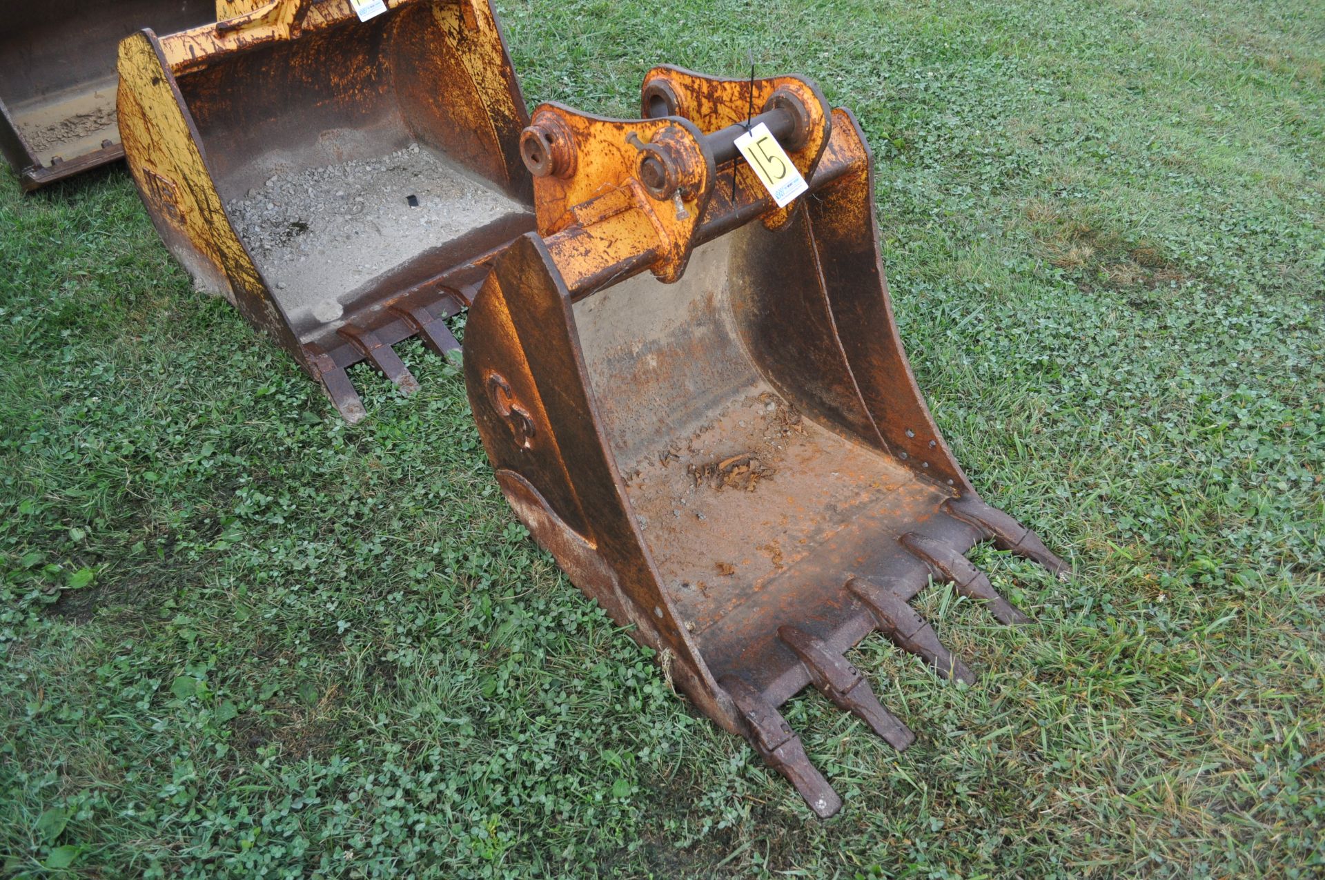 30" Rock bucket for John Deere 410J Backhoe - Image 2 of 4