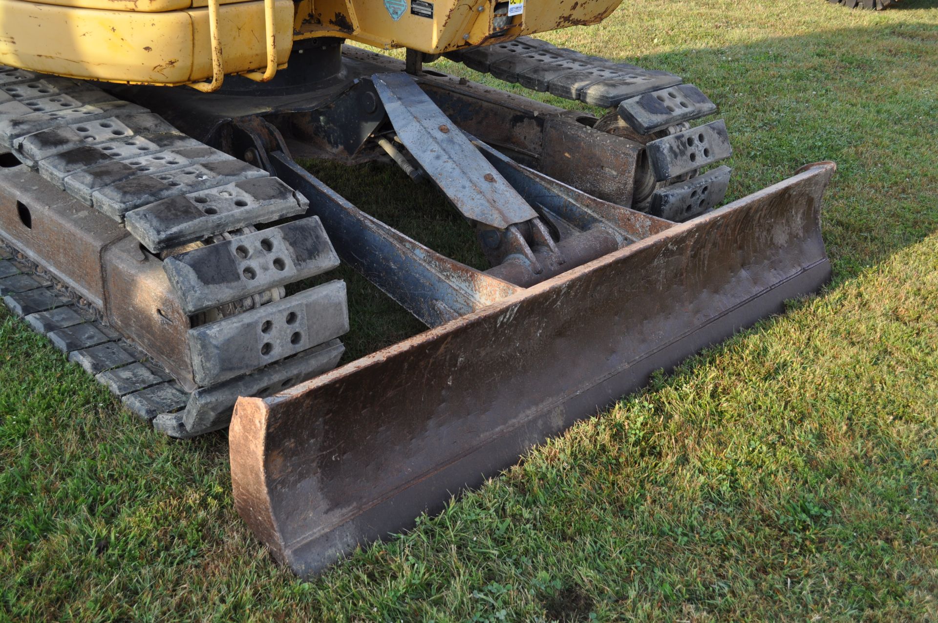 John Deere 75C excavator, 18” rubber pads, C/H/A, 8’ blade, 4' smooth bucket, manual coupler - Image 22 of 38