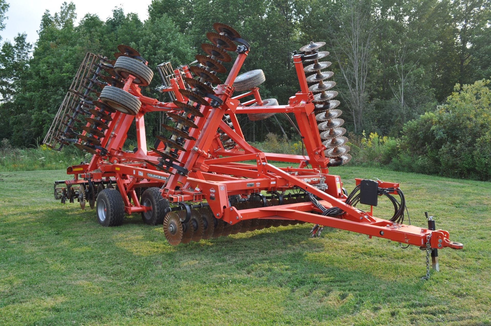 2018 30’ Kuhn Krause 8005 Excelerator vertical till, hyd fold, hyd angle, hyd down pressure spider - Image 2 of 25