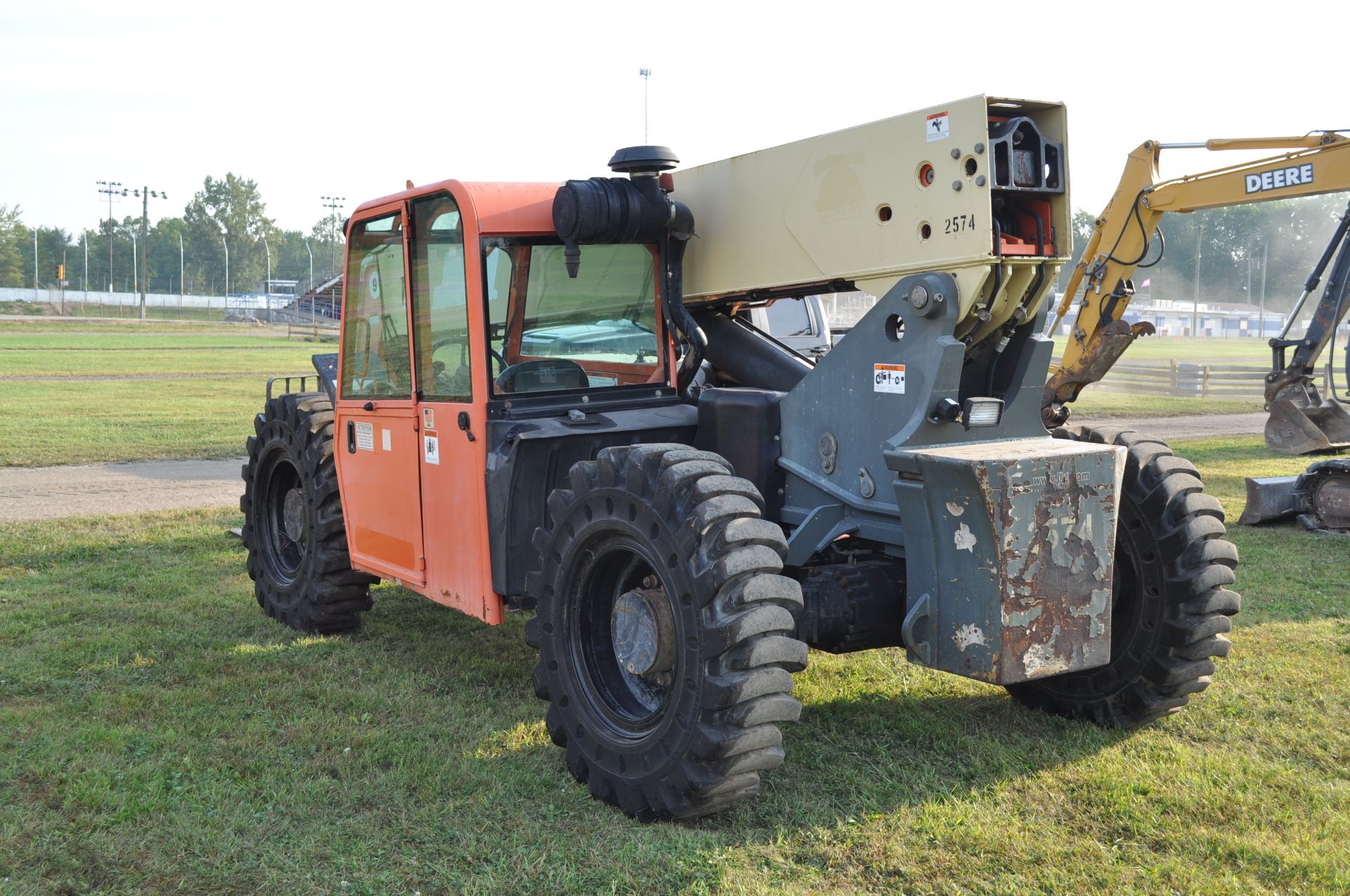 JLG G9-43A telehandler, 4x4, Perkins diesel, all wheel steer, 13.00-24 solid tires, cab, 7441 hrs - Image 4 of 29