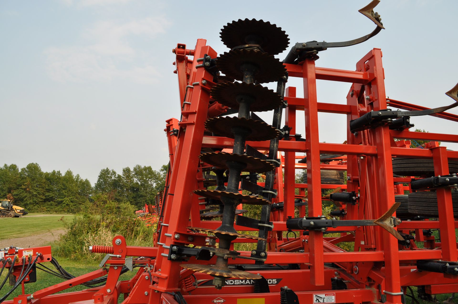 2019 36’ Kuhn Krause Landsman 6205 soil finisher, hyd double fold, front Excalibur blades - Image 7 of 23