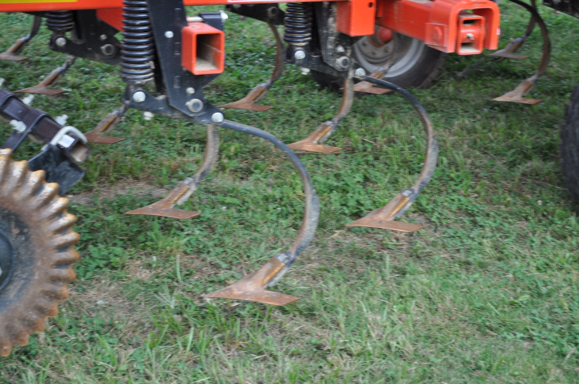 2019 36’ Kuhn Krause Landsman 6205 soil finisher, hyd double fold, front Excalibur blades - Image 8 of 23