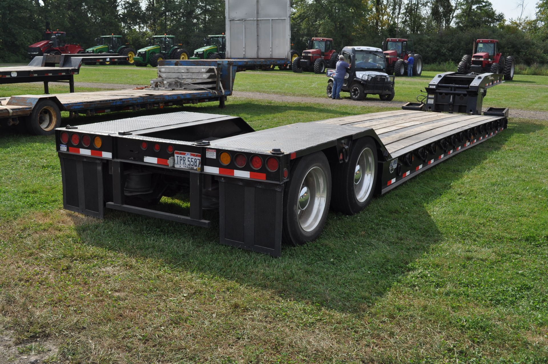 2003 35 ton Eager Beaver hyd detach trailer, 27’ well, tandem axle, air ride, 255/70R22.5 tires, - Image 3 of 19