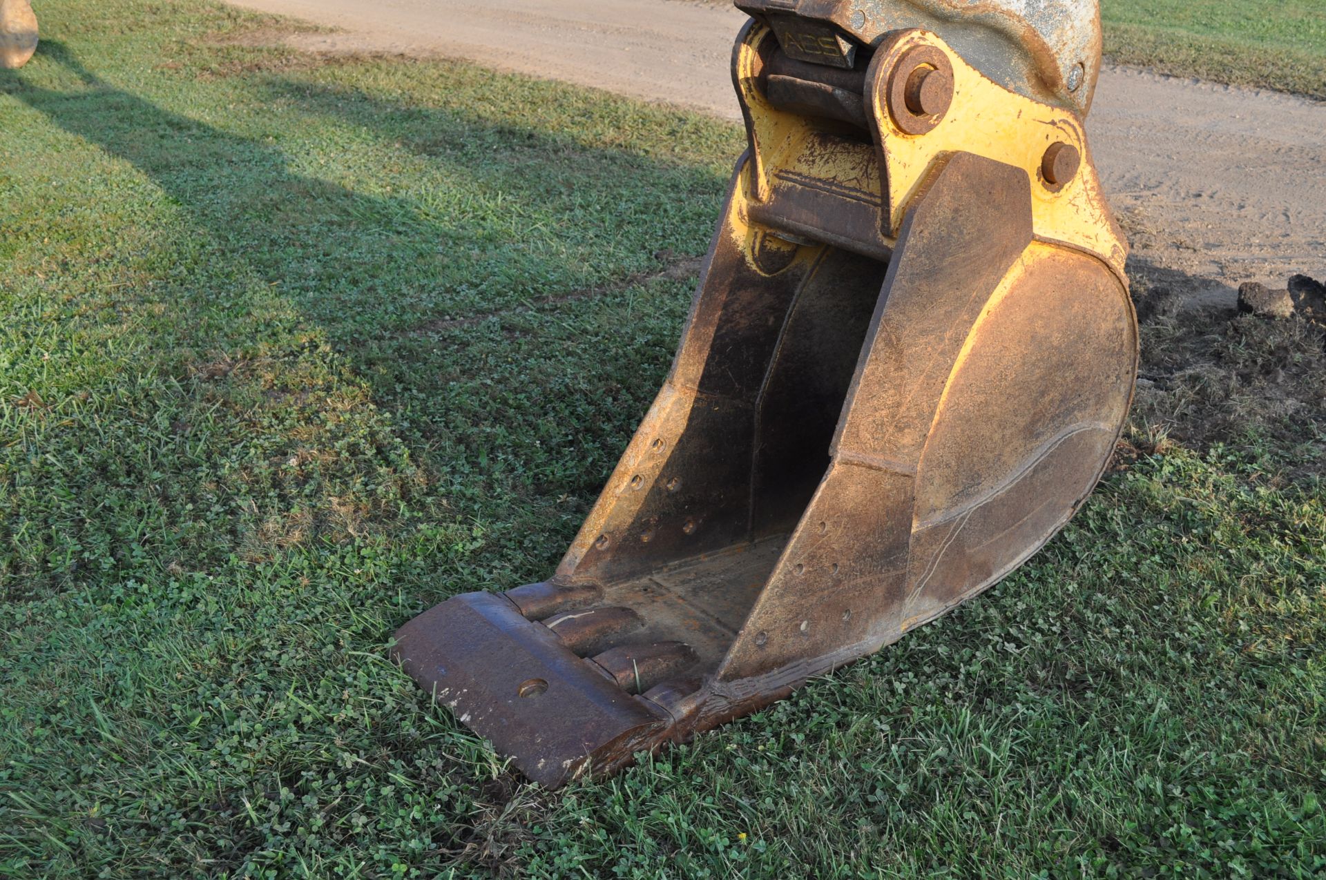 Hitachi 200LC excavator, 32” steel pads, C/H/A, JRB hyd coupler, 25" rock bucket w/ duckbill - Image 6 of 38