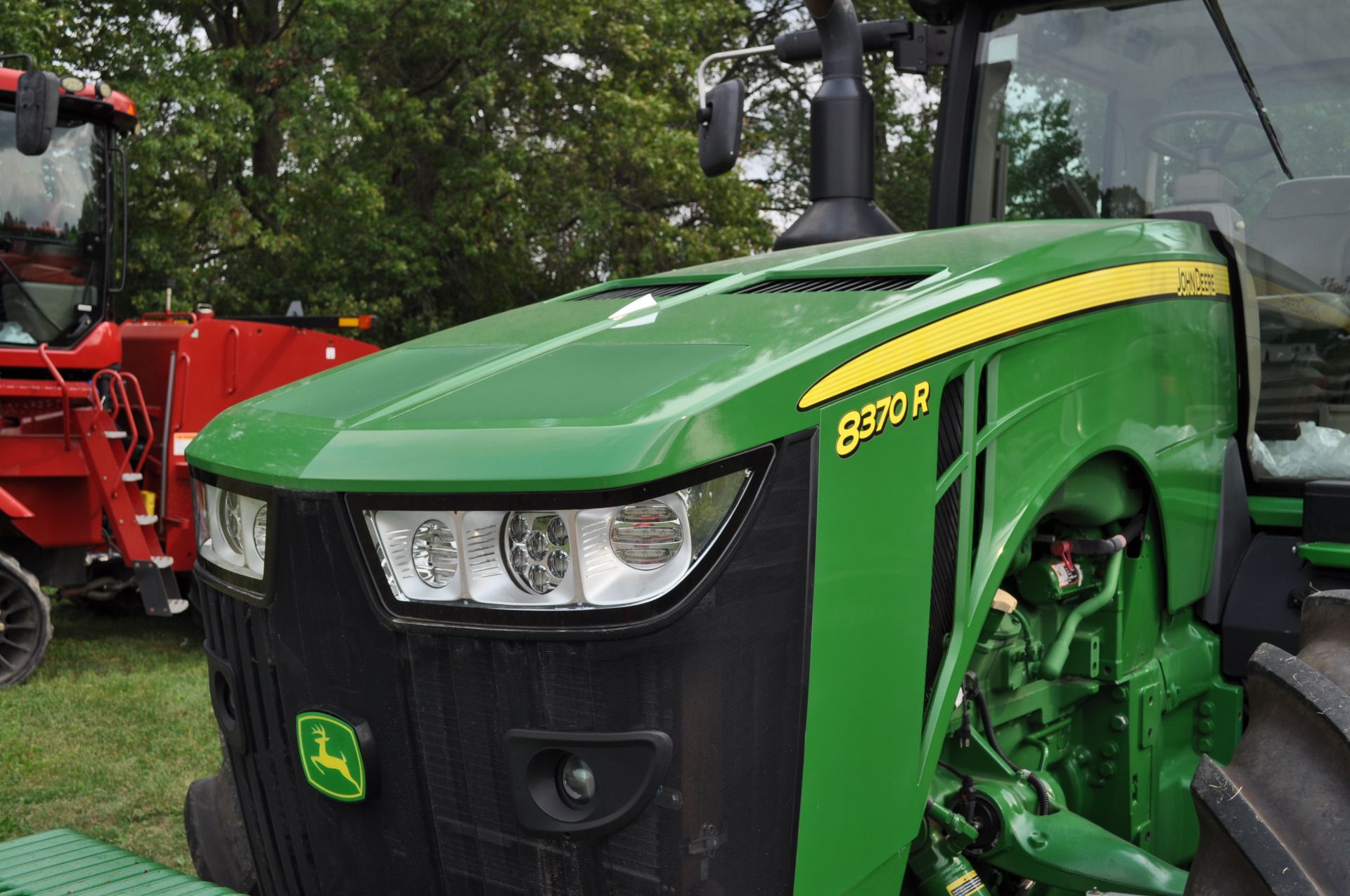 John Deere 8370R tractor, MFWD, Michelin Mach X Bib 620/70R46 rear duals, 600/70R30 front, IVT, ILS - Image 30 of 46