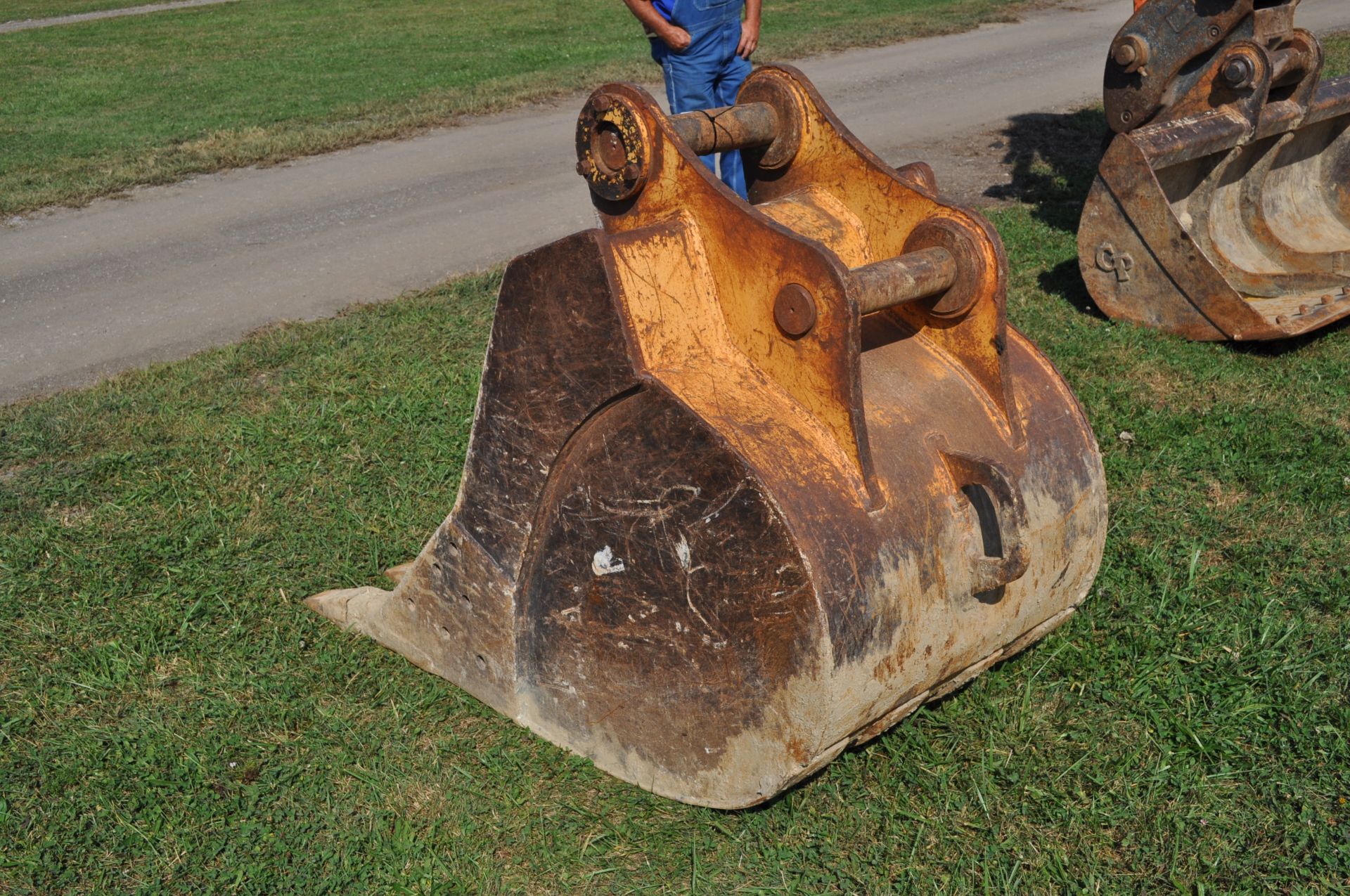 36" Rock bucket for Hitachi 200 excavator - Image 4 of 5