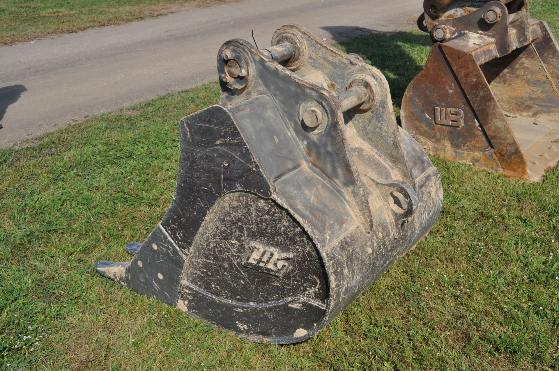 36" Rock bucket for John Deere 135D excavator - Image 4 of 4