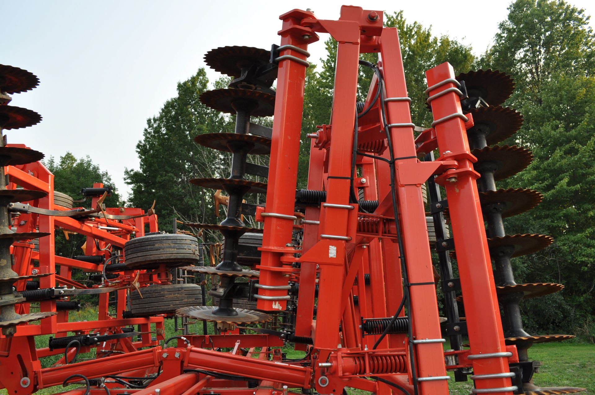 2019 36’ Kuhn Krause Landsman 6205 soil finisher, hyd double fold, front Excalibur blades - Image 11 of 23