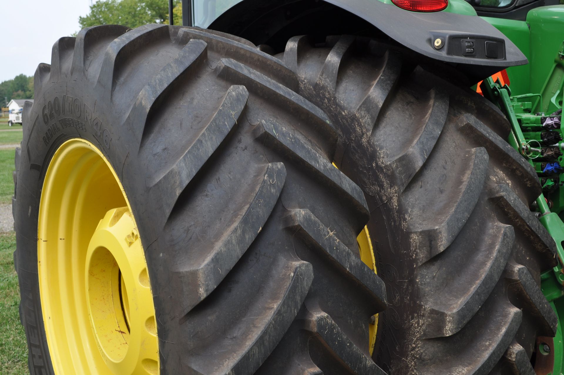 John Deere 8370R tractor, MFWD, Michelin Mach X Bib 620/70R46 rear duals, 600/70R30 front, IVT, ILS - Image 9 of 46