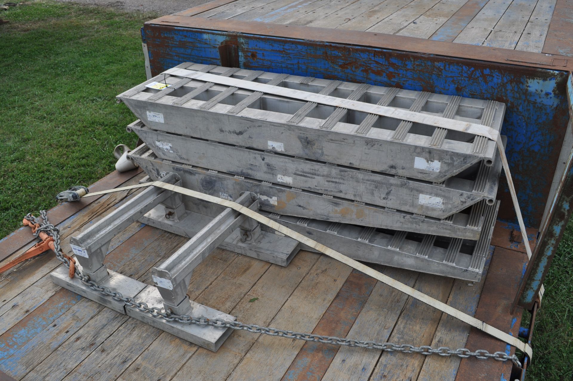 Pair of alum folding ramps for semi trailers - Image 2 of 3